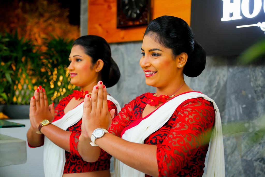 Hotel White House Anuradhapura Dış mekan fotoğraf